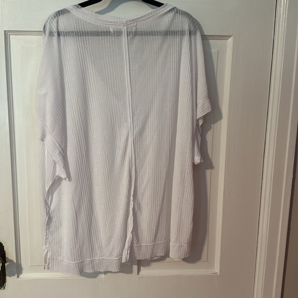 We The Free by Free People Women's White V neck Tee Size Medium - Picture 8 of 12